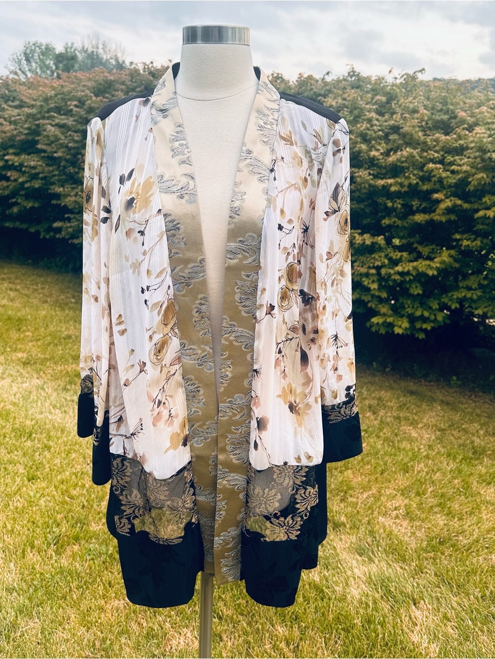 Catherines Added Dimensions Floral Cream Black Gold Plus Size Kimono